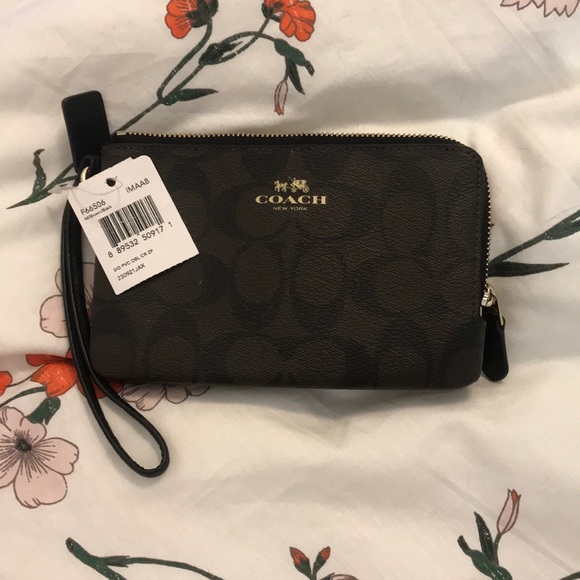 Coach Wristlet NWT - Picture 2 of 8